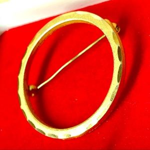 ❣️4/$15 Simple Brushed Gold Tone Circular Brooch